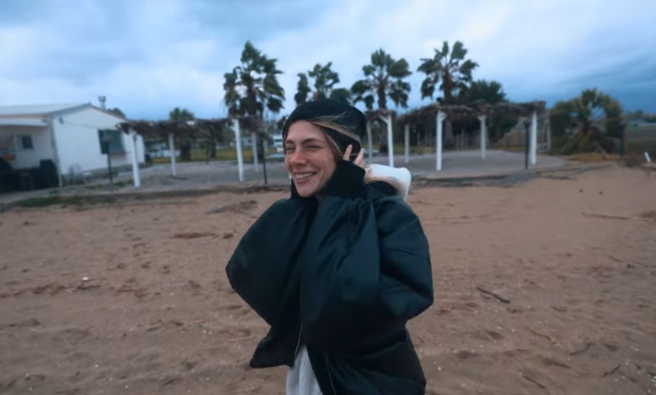 Загадочная девушка