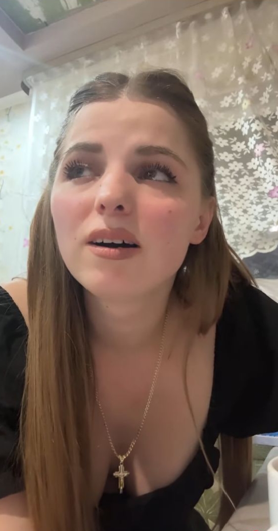 Молодая девушка с формами - 2