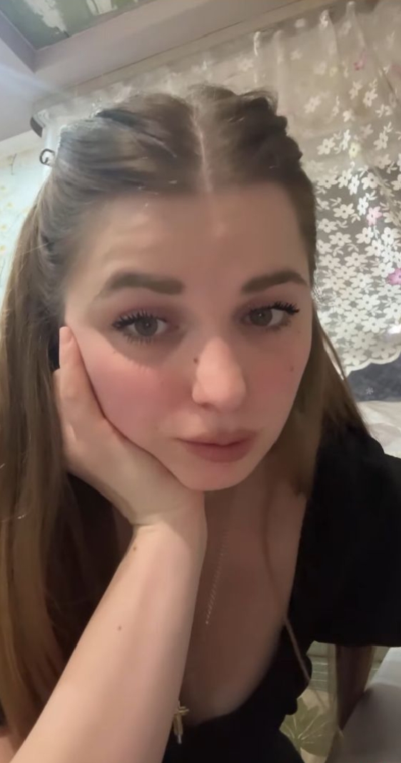 Молодая девушка с формами - 3