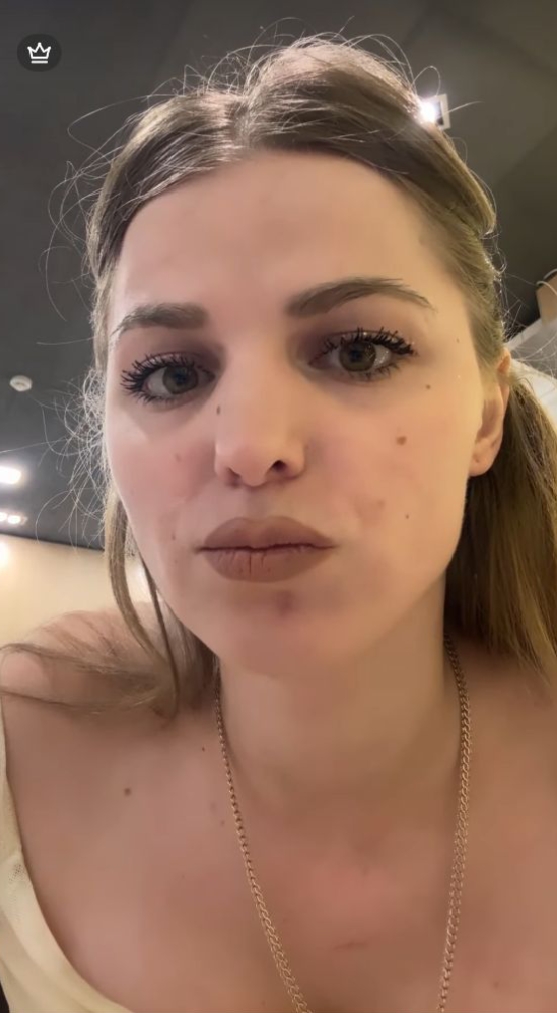 Молодая девушка с формами - 7