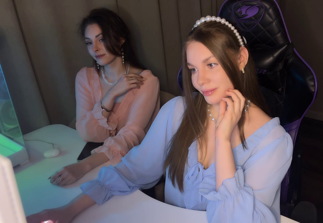 Молодые красивые девушки