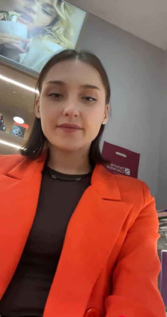 Красивая девушка фото