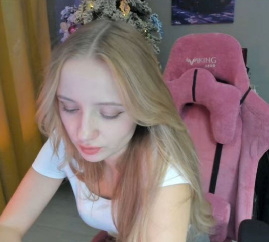 Молодая блондинка - 2