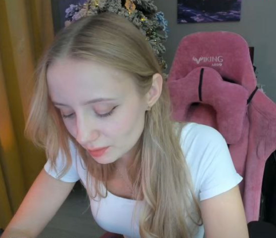 Молодая блондинка - 3