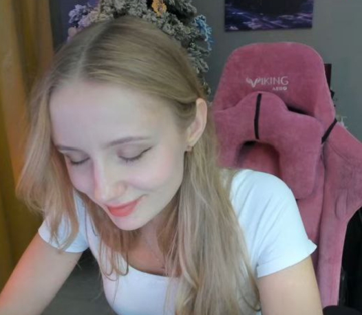 Молодая блондинка - 5