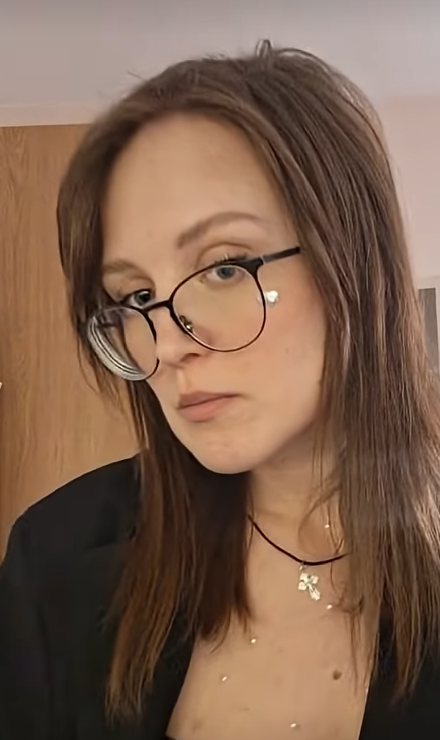 Фото девушки в очках