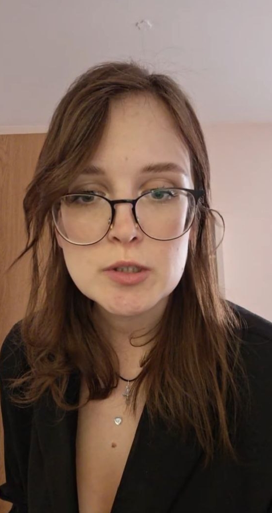 Фото девушки в очках - 2