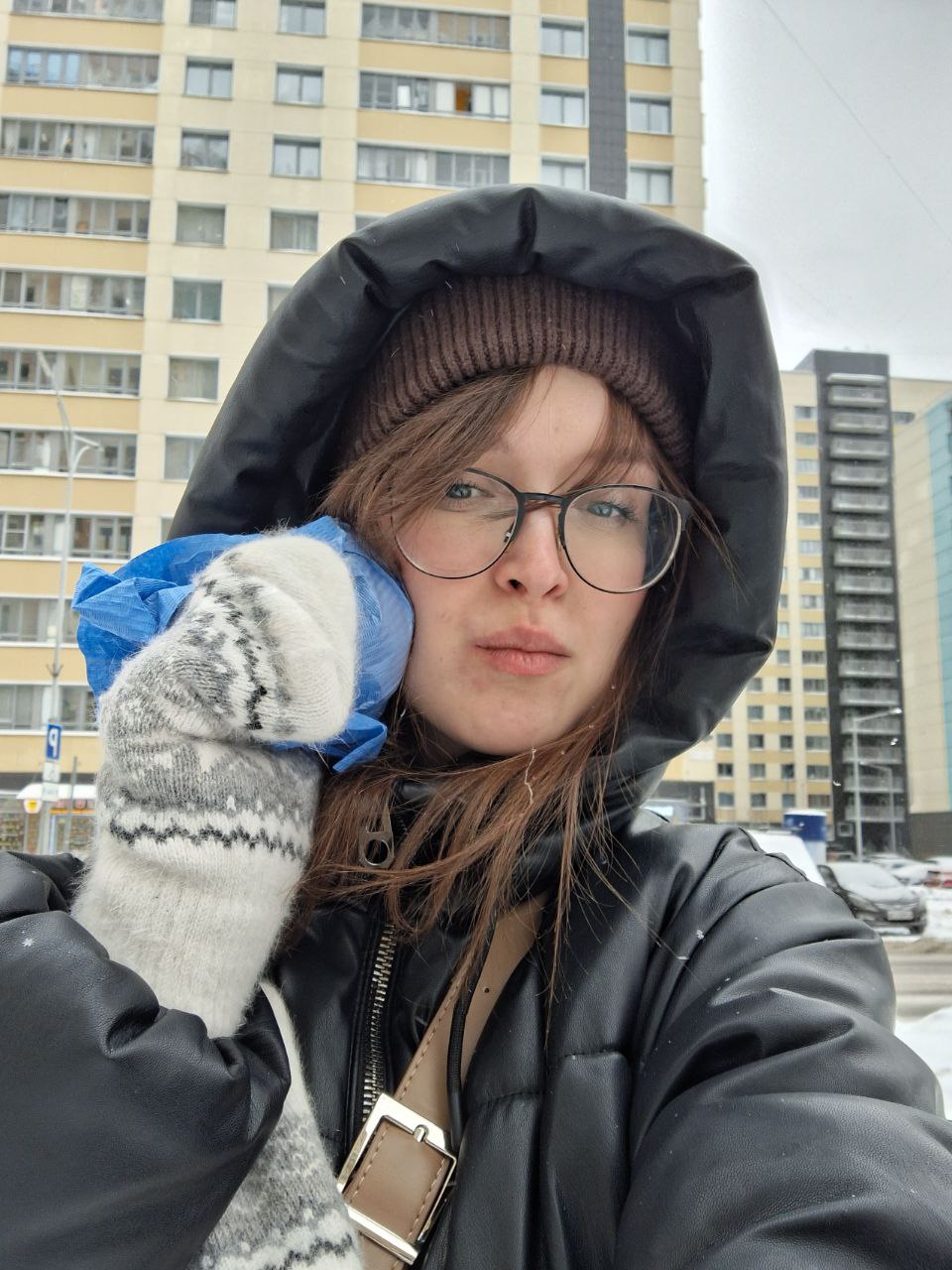 Фото девушки в очках - 3