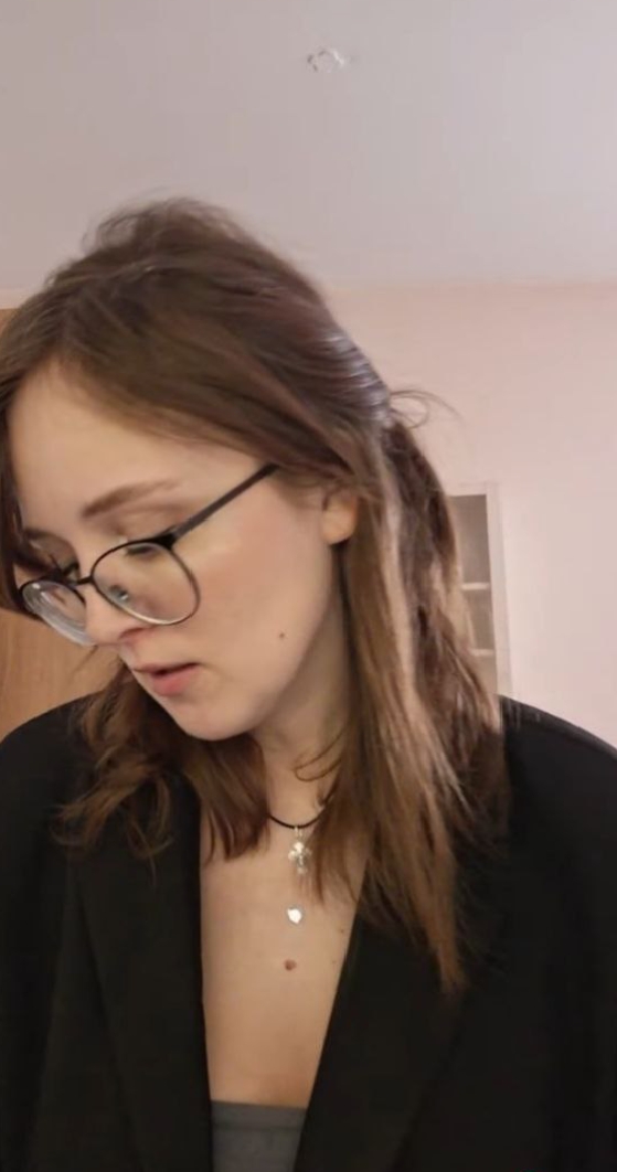 Фото девушки в очках - 4