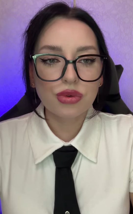 Милфа в очках - 3