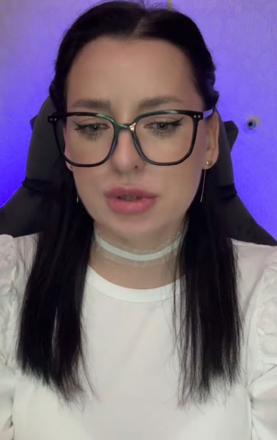 Милфа в очках - 4