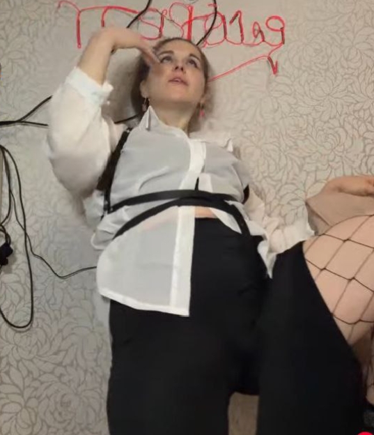 Красивая милфа - 4