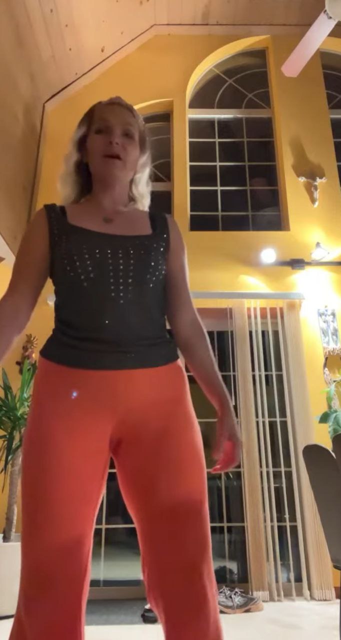 Милфа с большой попой - 7