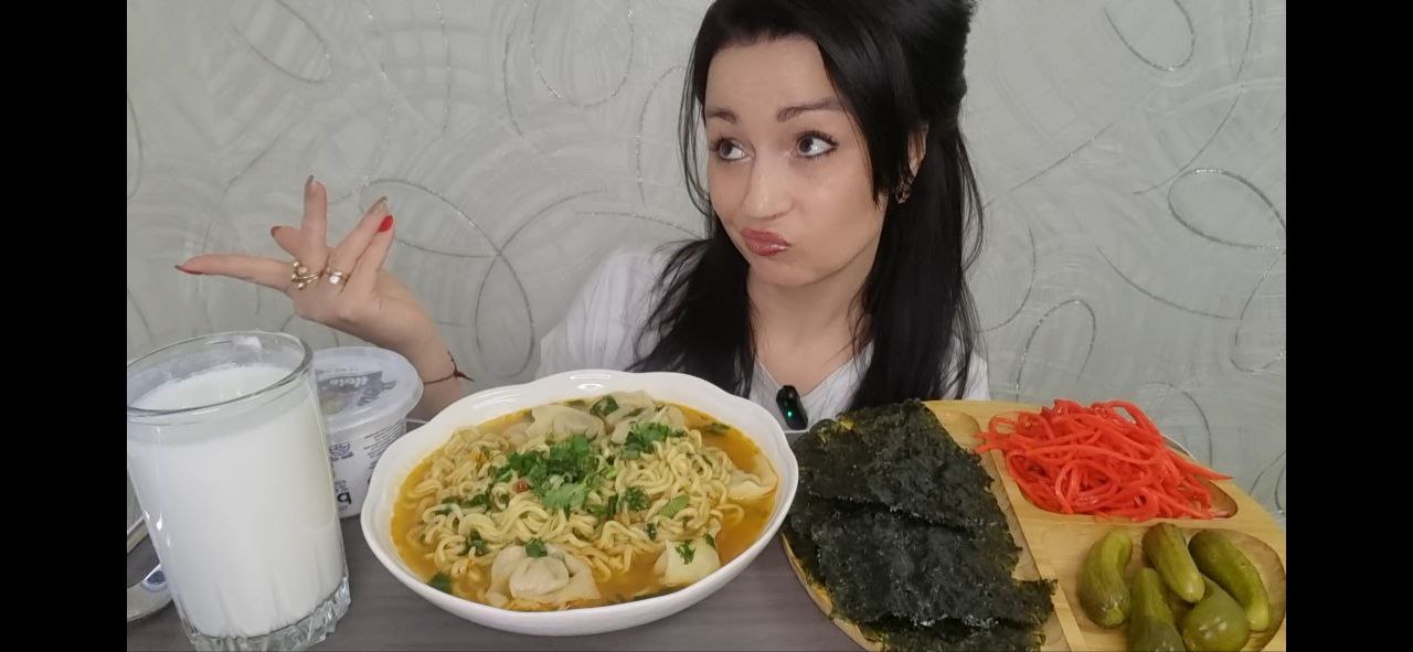 Красивенькая милфа - 7