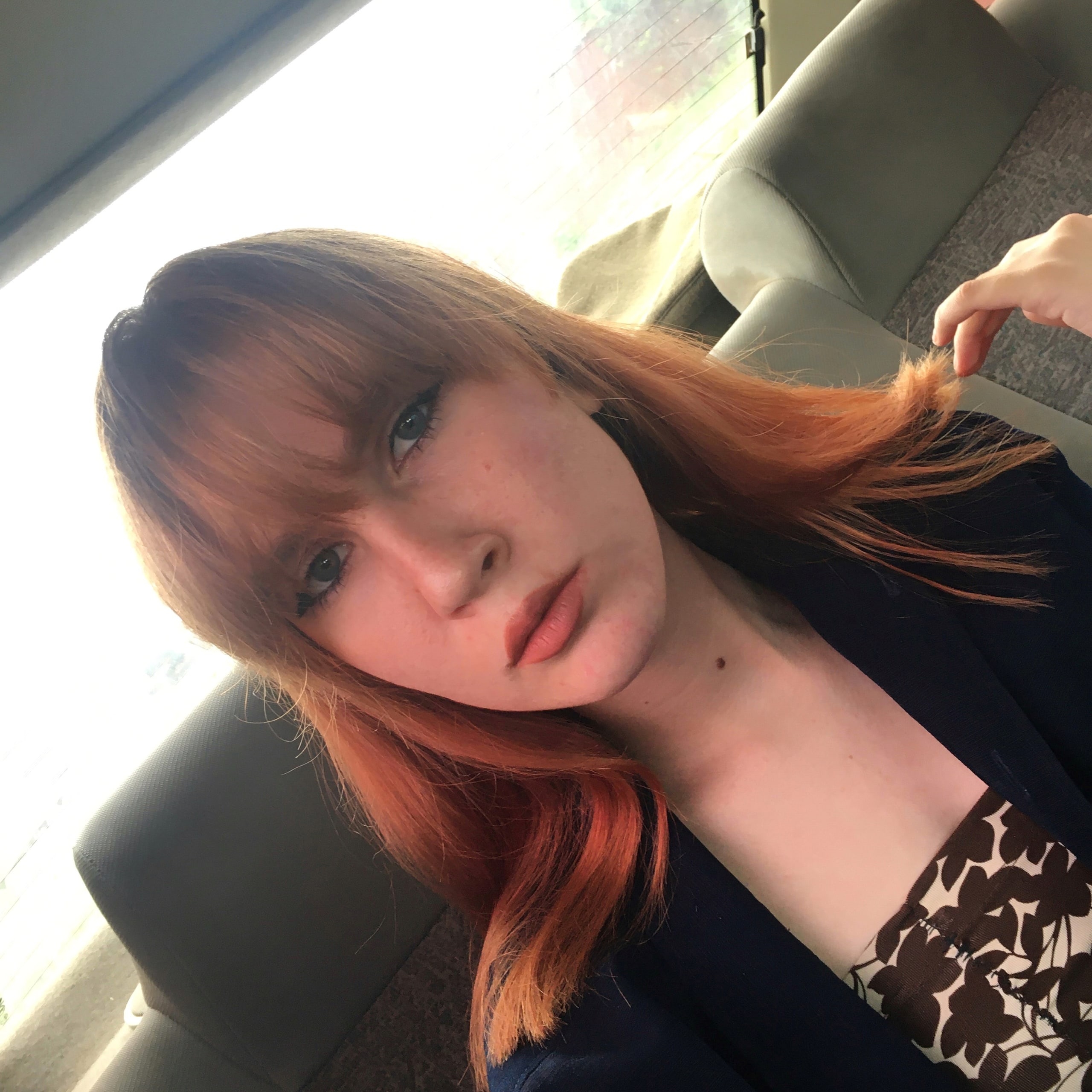 Рыжеволосая девушка