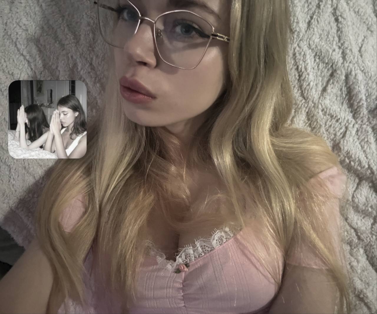 Красивая блондинка