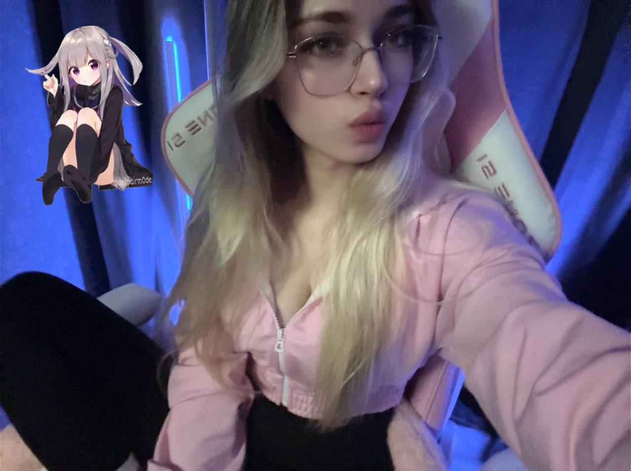 Красивая блондинка - 2