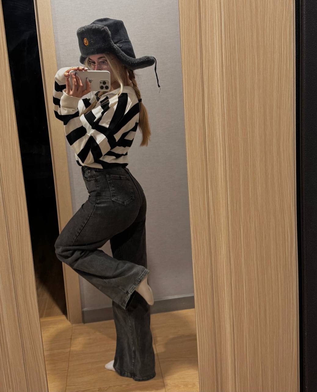 Красивая блондинка - 3