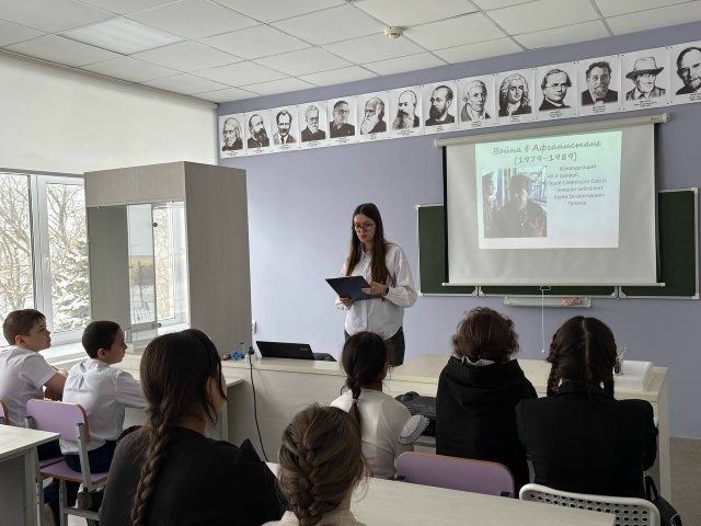 Молодая учительница - 4