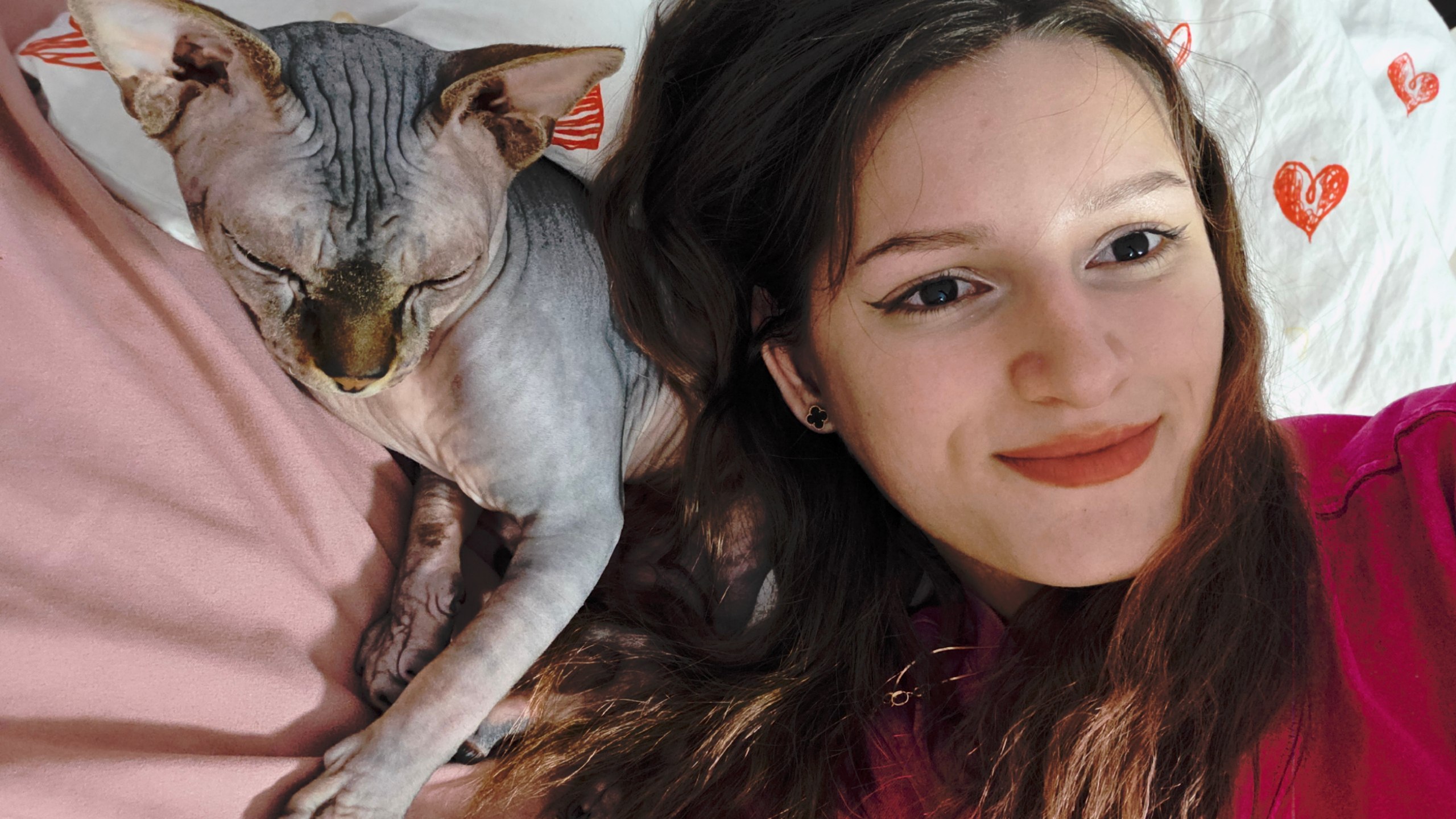 Красива девушка геймер - 2