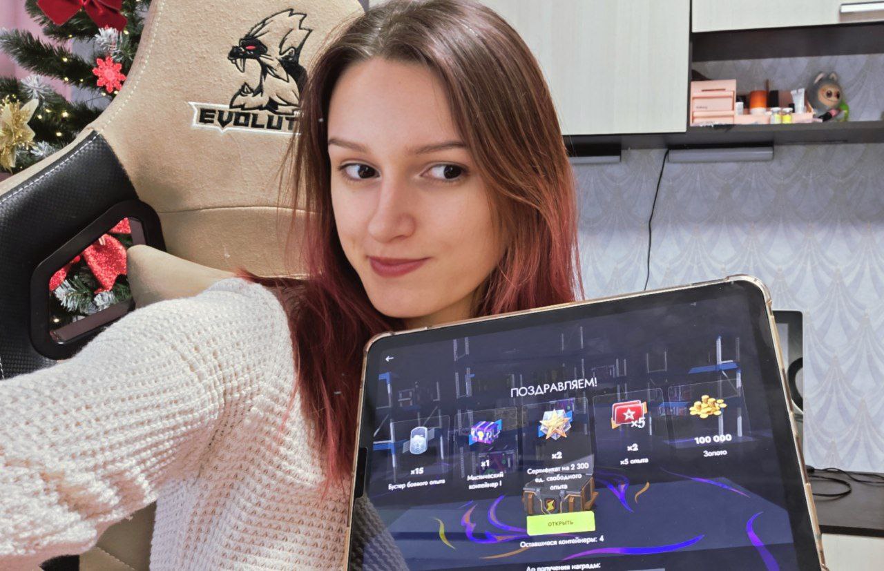 Красива девушка геймер - 3