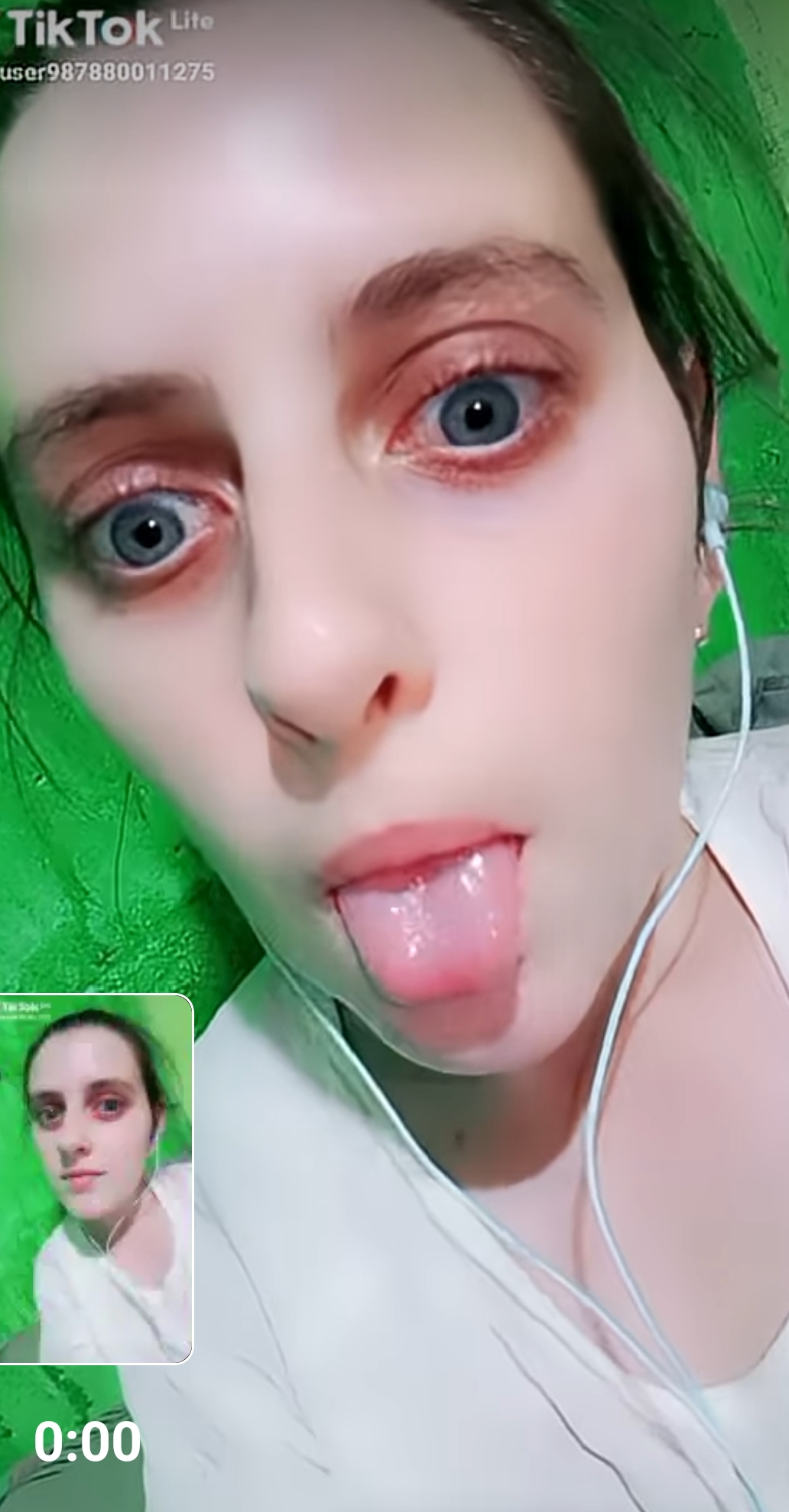 Солевая русская девушка в трусах