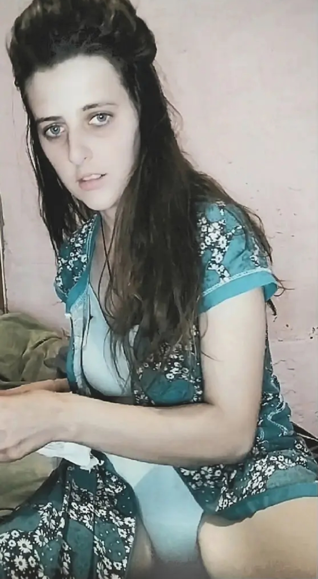 Солевая русская девушка в трусах - 3