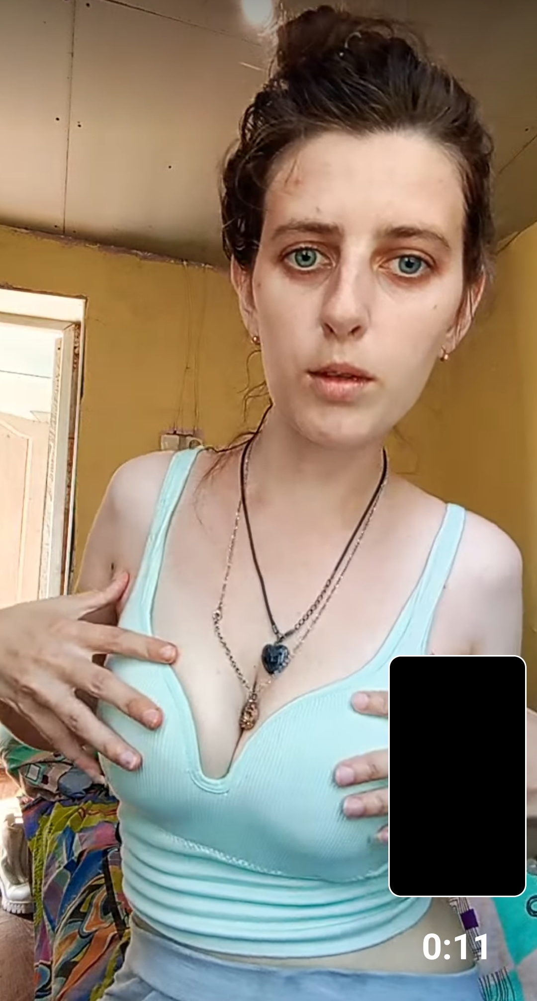 Солевая русская девушка в трусах - 4