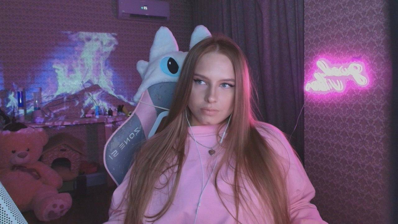 Красивая молодая девушка фото - 4