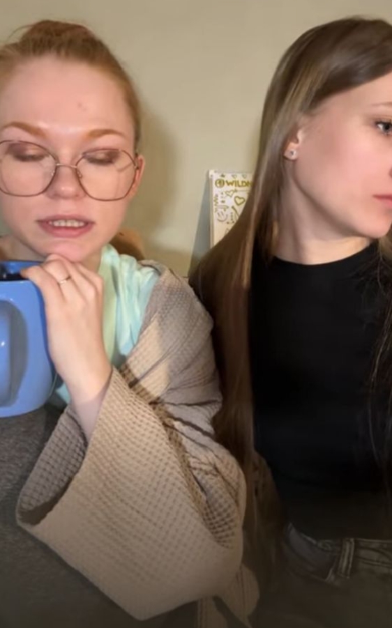 Две красивые девушки - 2