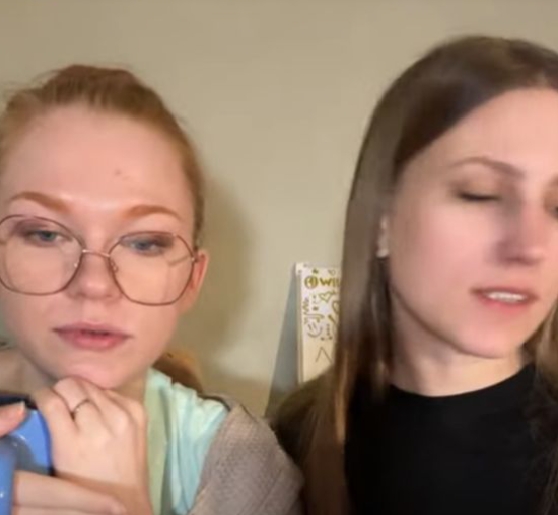 Две красивые девушки - 3