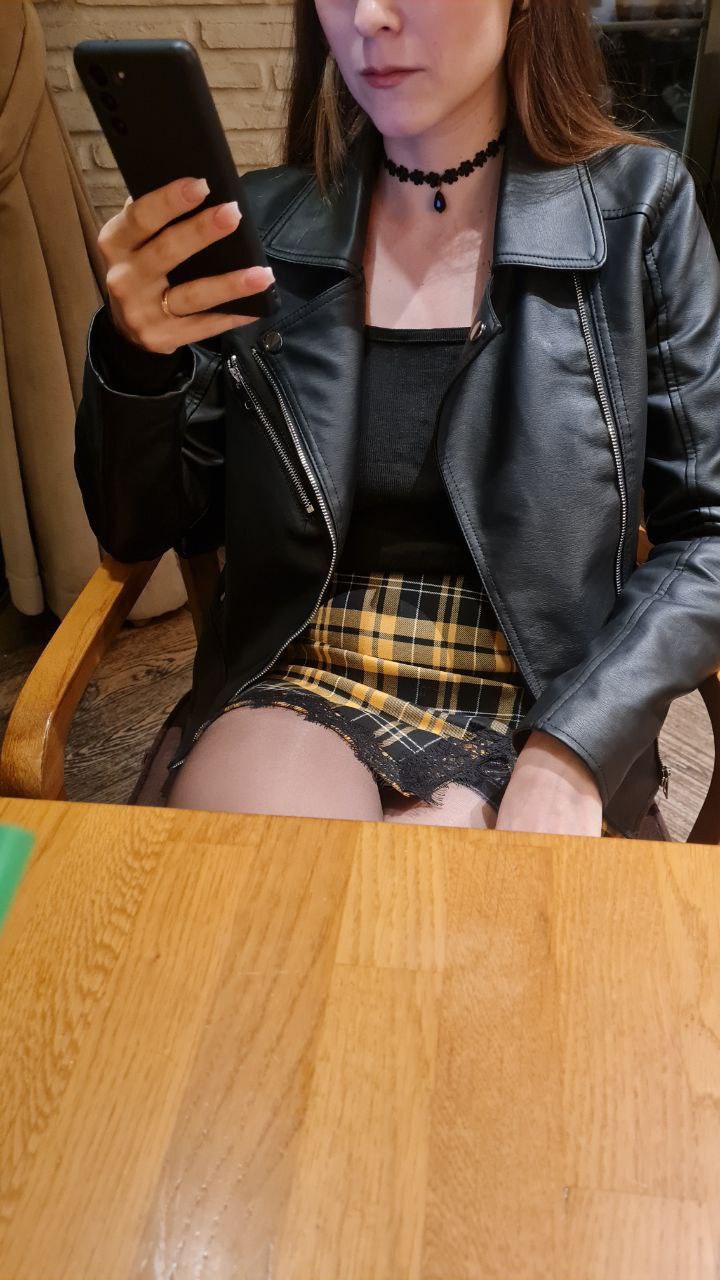 Девушка без трусов фото - 8