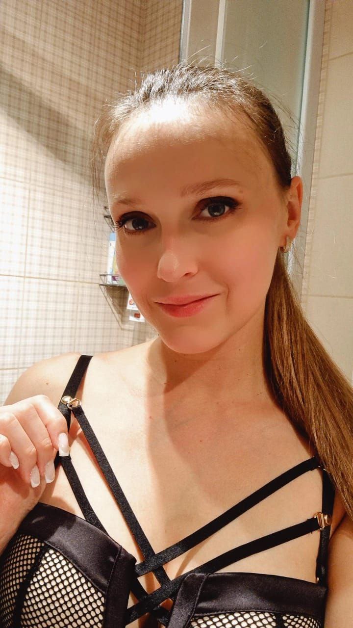 Молодая голая девушка - 6