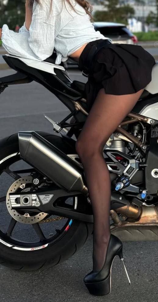 Молодая голая девушка - 7