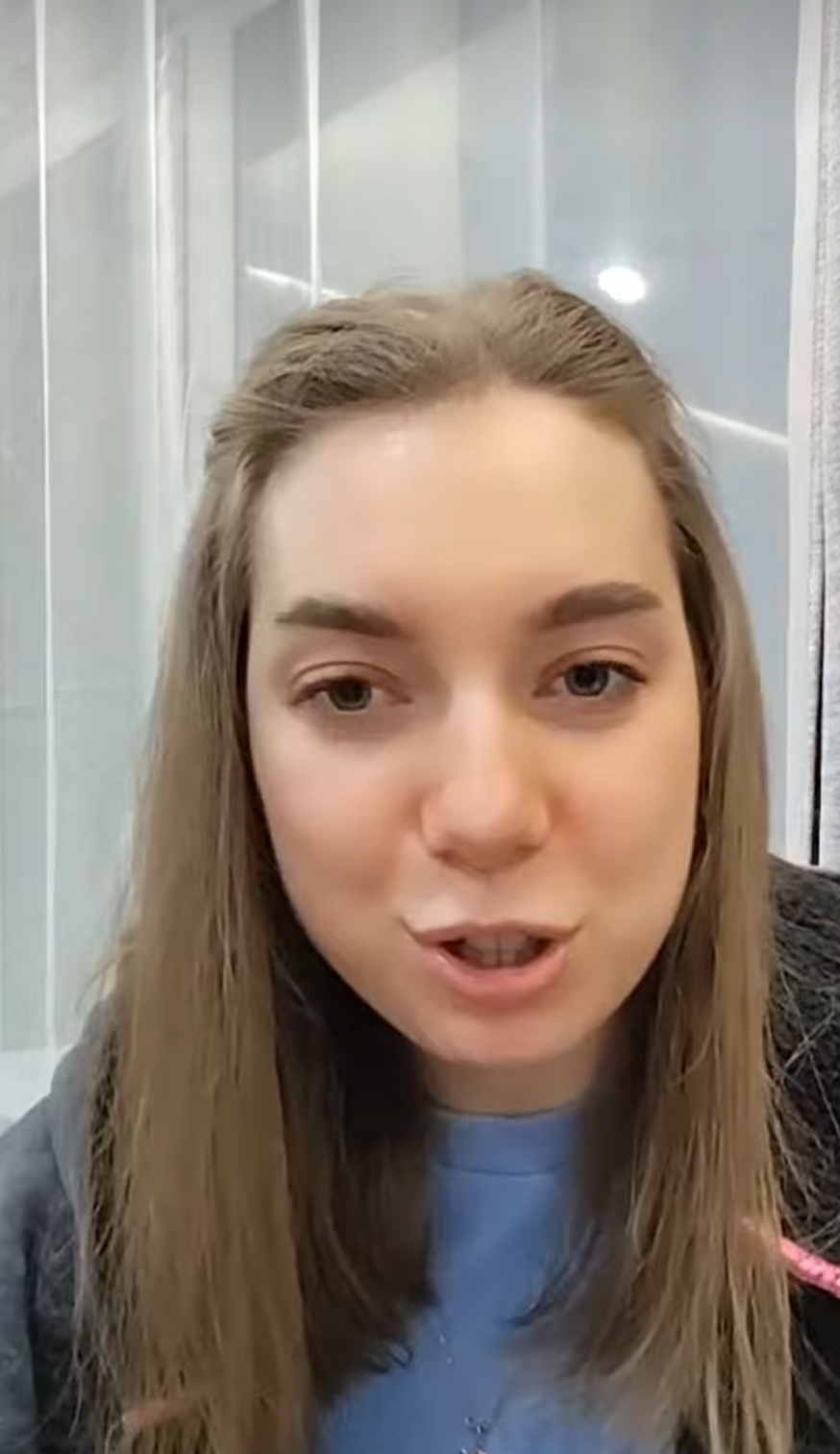 Красивая молодая девушка - 5