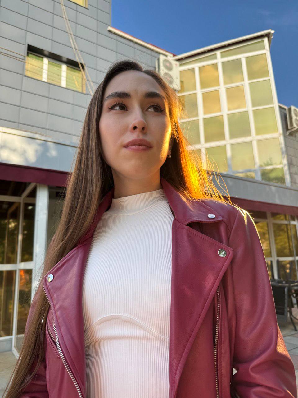 Красивая девушка в легинсах - 6