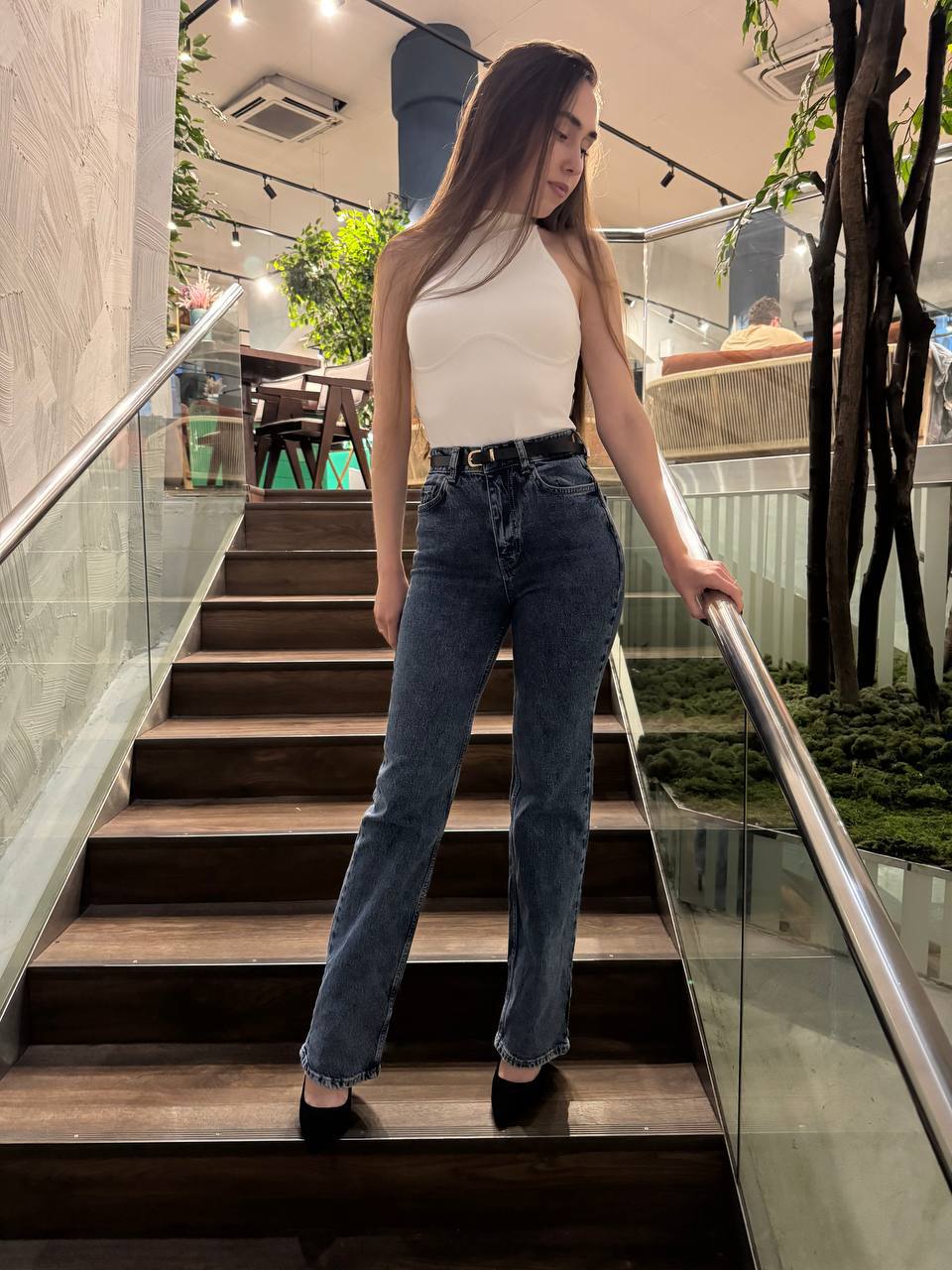 Красивая девушка в легинсах - 7