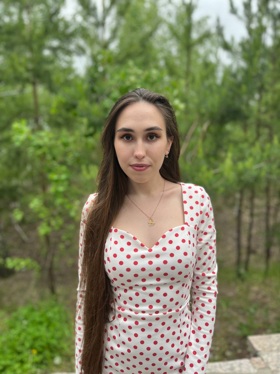 Красивая девушка в платье - 3