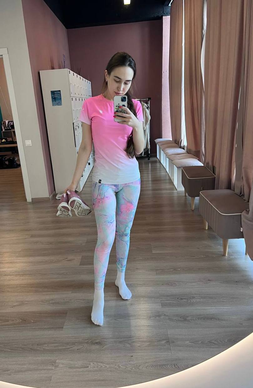 Девушка в легинсах