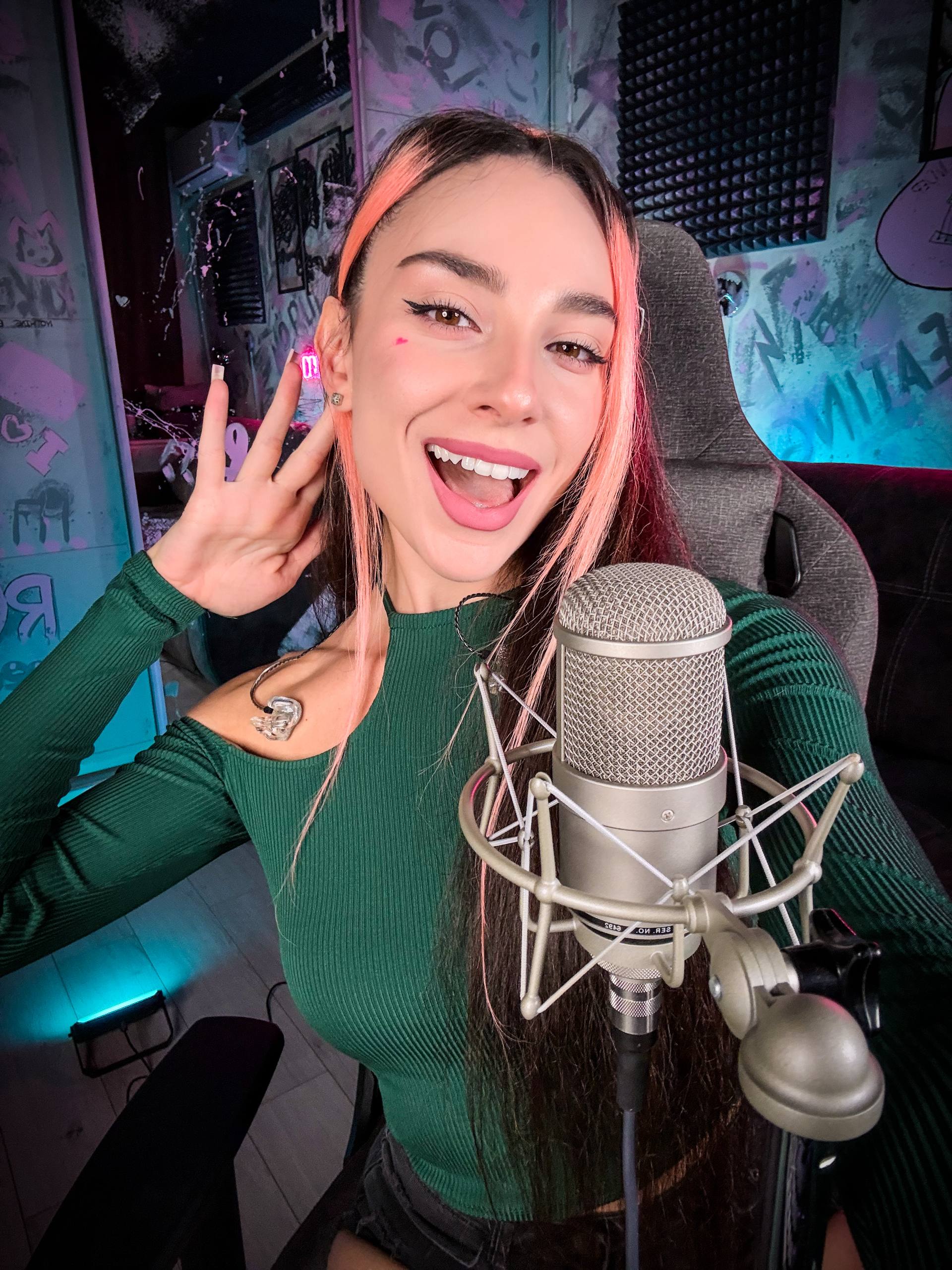 Красивая молодая девушка - 3