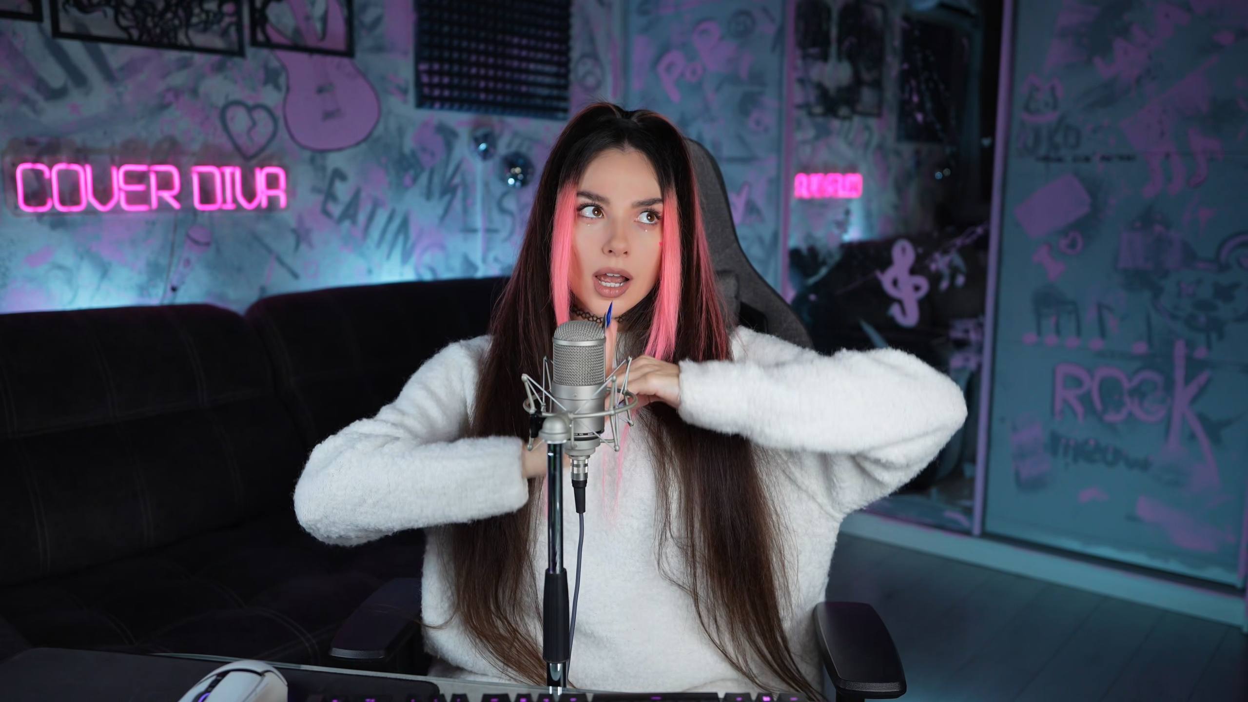 Красивая молодая девушка - 5