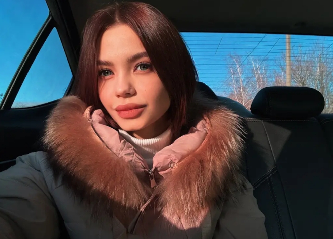 Русская молодая красивая девушка - 2