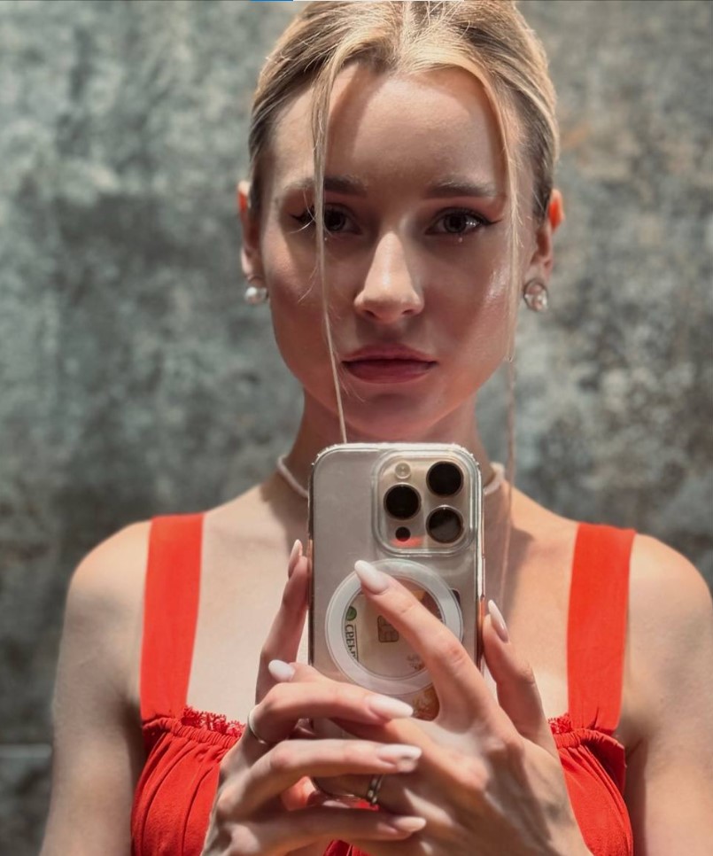 Молодая девушка - 2