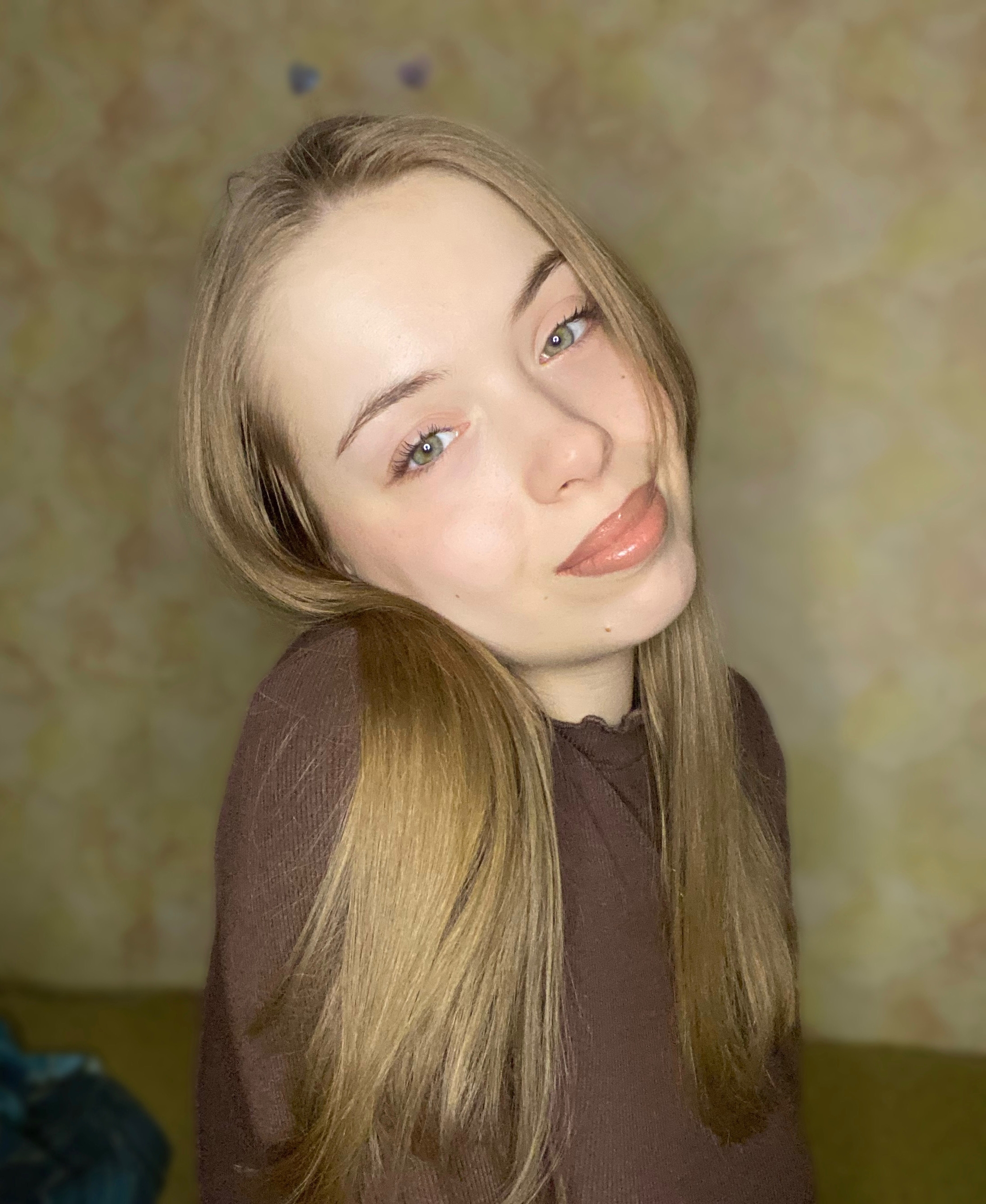 Фото молодой девушки