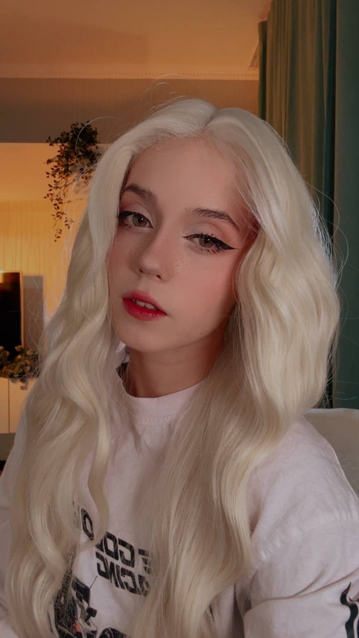 Красивая девушка фото