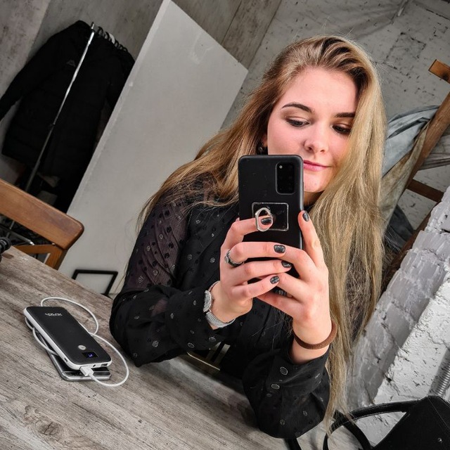 Красивая девушка