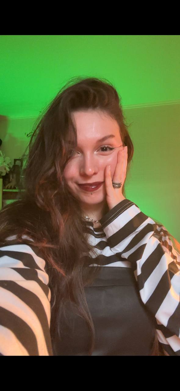 Фото молодой красивой девушки