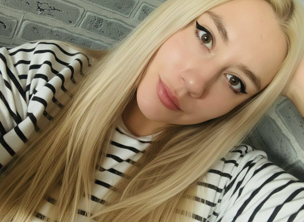 Молодая русская девушка блондинка