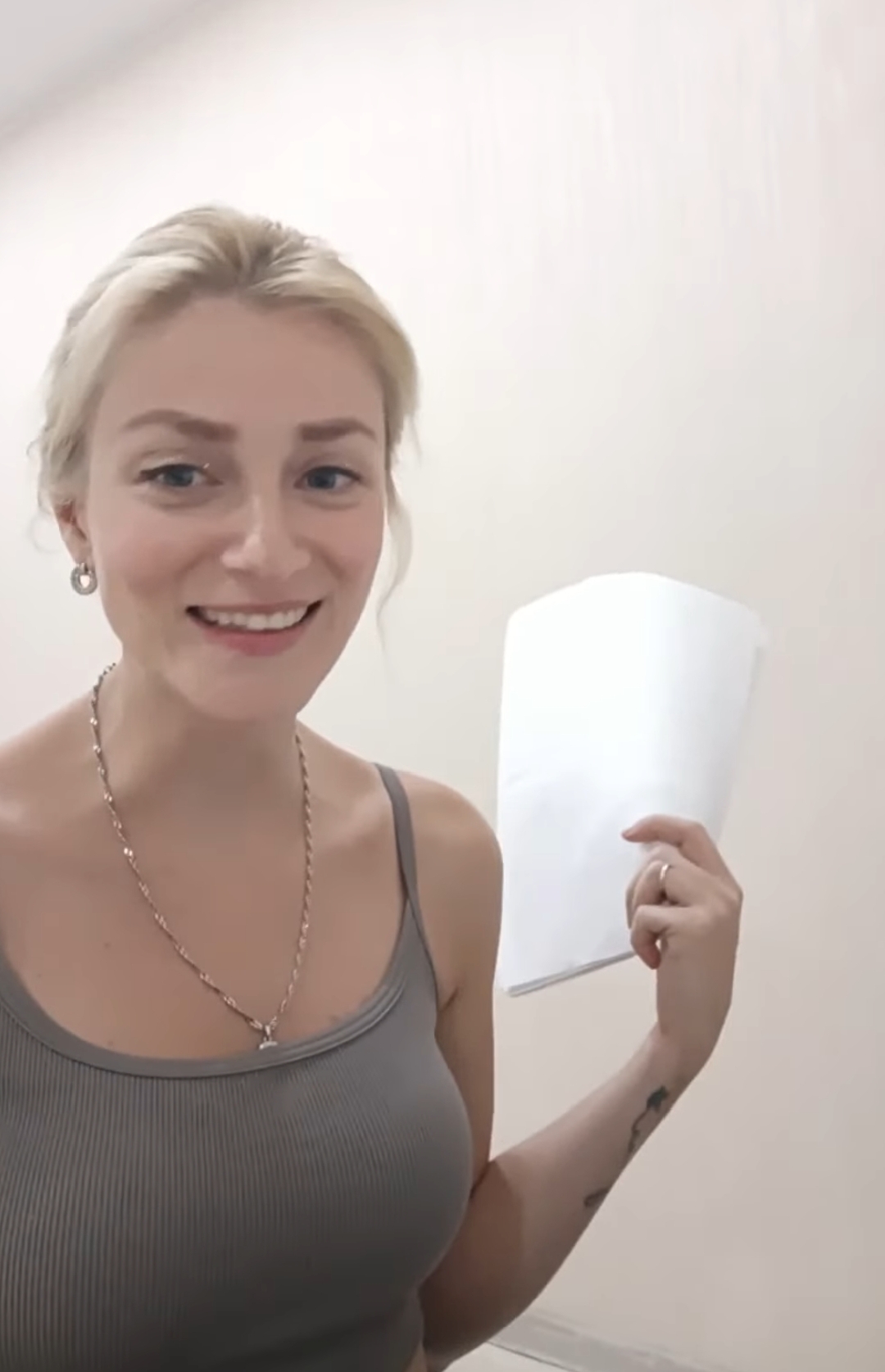 Крошка блондинка