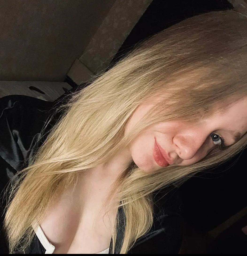 Русская девушка в ванной